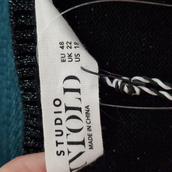 Black, sparkly, long sleeved, full length, jumpsuit for winter holidays! Size 18 - Picture 4 of 8